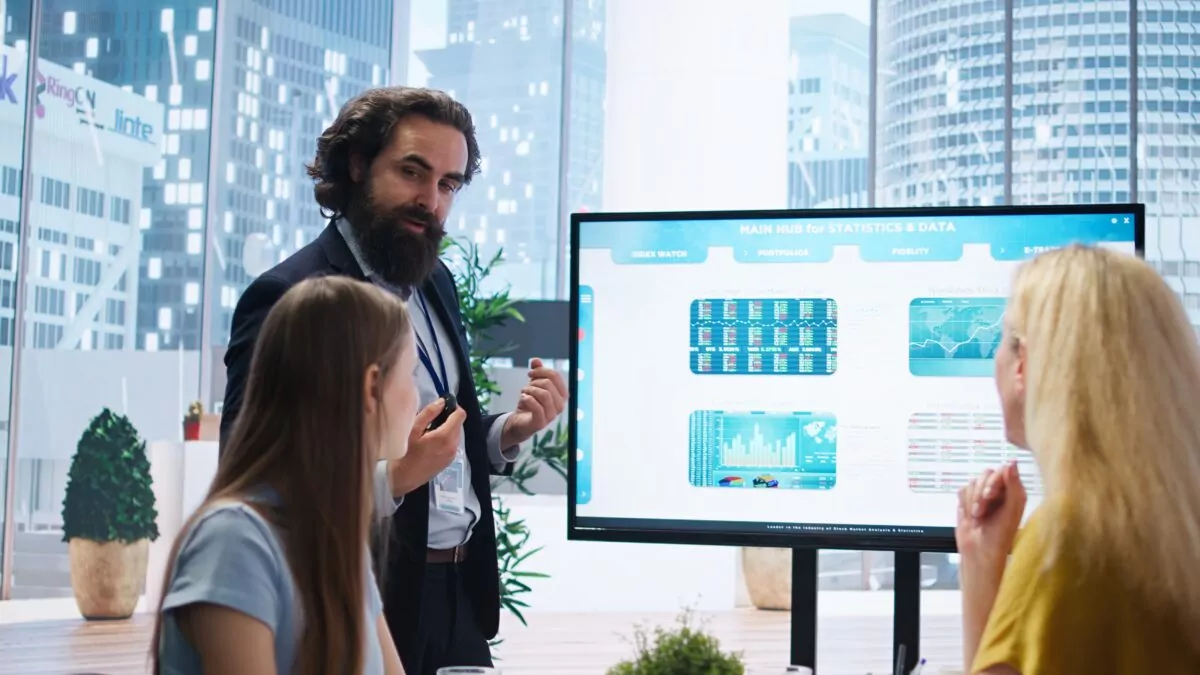Advisor presents a detailed analysis to the client